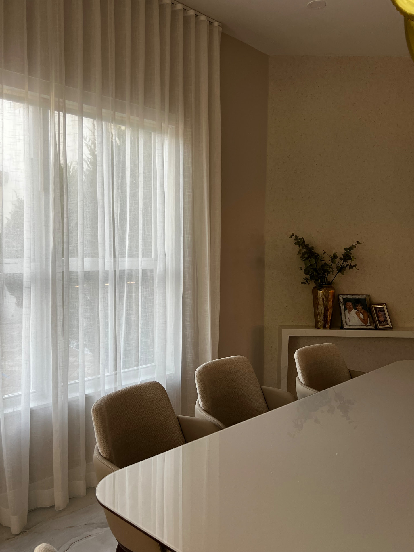 Pembroke Pines dining room with linen-look sheer drapery